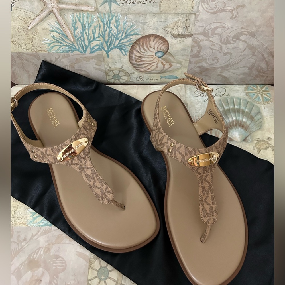 LIKE NEW Michael Kors Plate Logo Sandals, 9.5